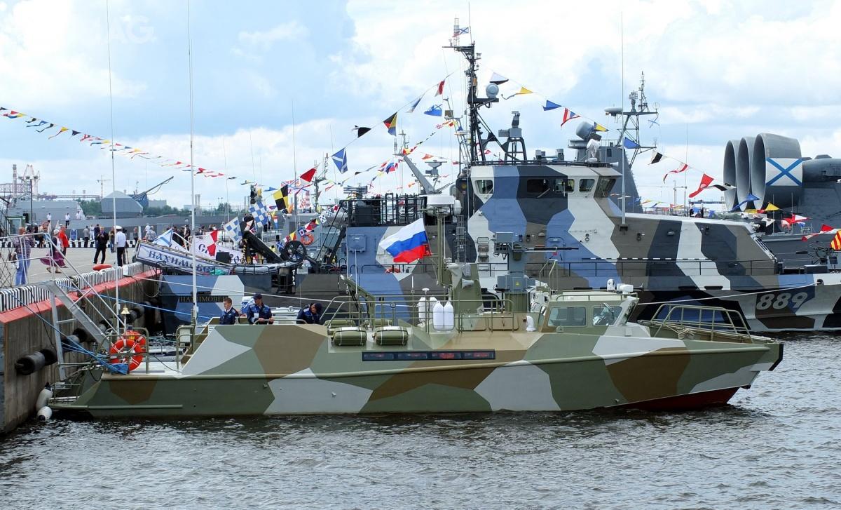 Pochodzący z pierwszego zamówienia kuter nr 705 podczas MWMS 2015 – targów morskim odbywających się w Petersburgu na początku lipca 2015 r. We wrześniu tego samego roku podniesiono na nim w Kronsztadzie banderę MW Rosji / Zdjęcie: Przemysław Gurgurewicz
