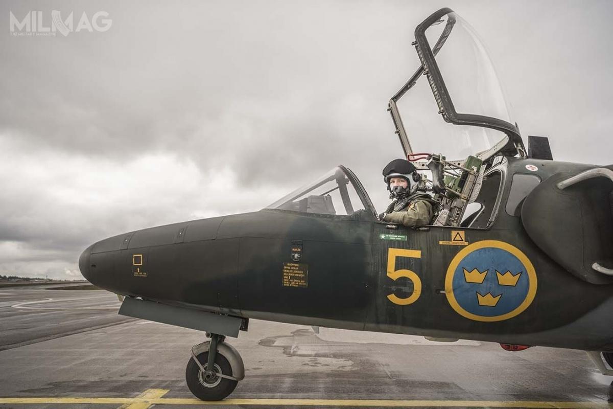 Nowy samolot szkolenia podstawowego ma zastąpić wprowadzone do służby w latach 1966-1969 samoloty odrzutowe Saab 105, które otrzymały wojskowe oznaczenie SK 60. Obecnie w służbie pozostaje ich czterdzieści sześć (stan na 16 marca 2020). / Zdjęcie: Bezav Mahmod, Försvarsmakten