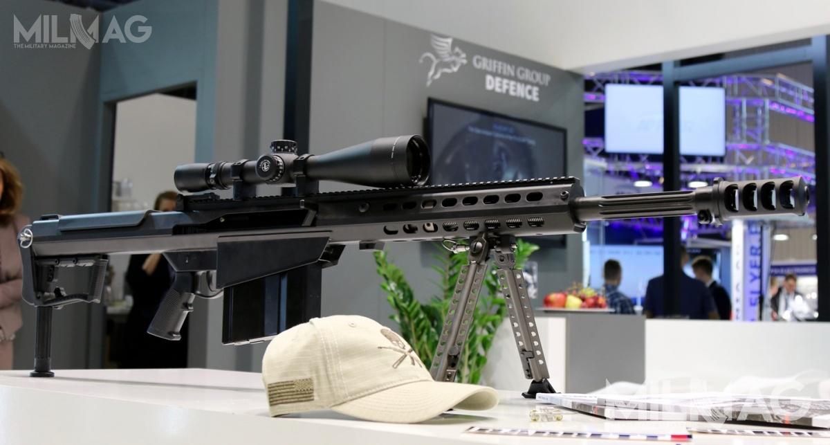 Najnowsza odmiana 12,7-mm samopowtarzalnego karabinu wyborowego Barrett M107A1 ze skróconą 20-calową/508-mm lufą prezentowana na stoisku Griffin Group Defence podczas warszawskich targów Europoltech