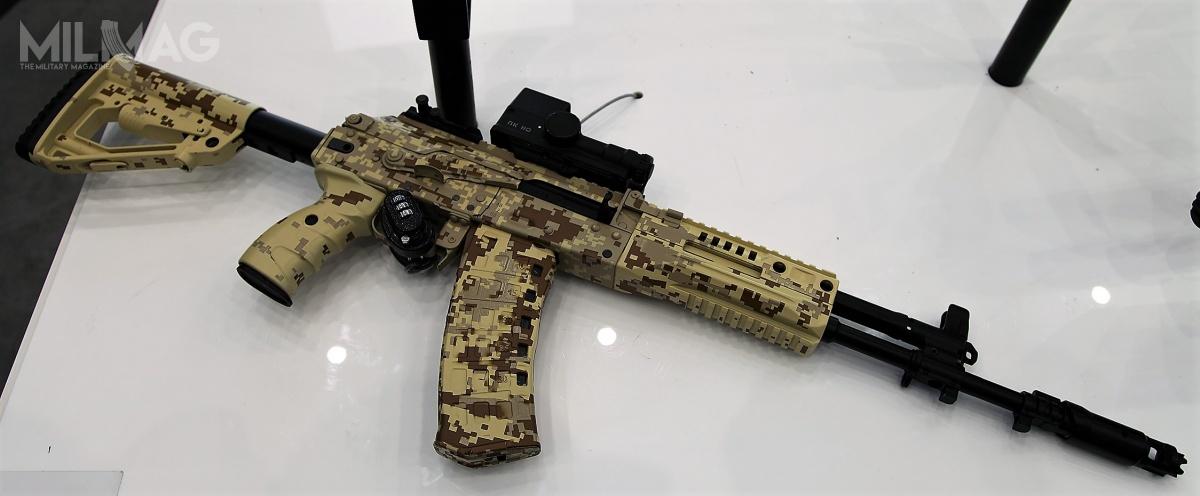 Nowa odmiana 5,45-mm karabinka automatycznego AK-12 opracowanego przez Koncern Kałasznikow, pierwszy raz pokazana w 2016 / Zdjęcie: Witalij W. Kuźmin