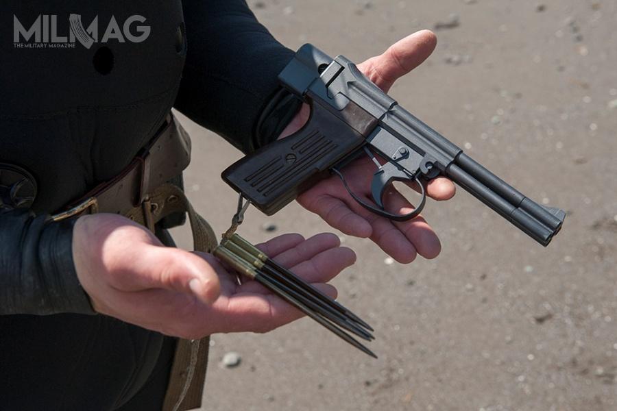 4,5-mm pistolet SPP-1M (na zdjęciu) okazał się konstrukcją do samoobrony z uwagi na niewielki zasięg skuteczny. Do celów ofensywnych stworzono 5,66-mm karabinek automatyczny APS / Zdjęcie: Ministerstwo Obrony Federacji Rosyjskiej
