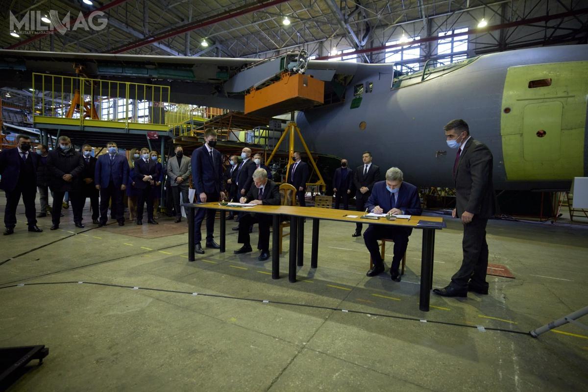 Zapowiedź budowy An-178 pojawiła się w 2010. Prototyp został oblatany 7 maja 2015 i jest napędzany dwoma silnikami turbowentylatorowymi Iwczenko-Progress D-436-148FM, które zapewniają mu prędkość 800 km/h i pułap 13 tys. m 