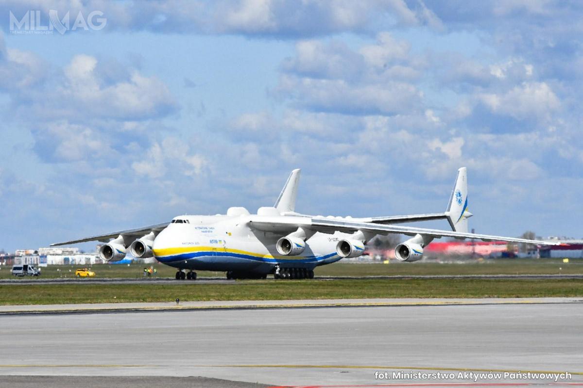 An-225 Mrija to sześciosilnikowy ciężki samolot transportowy, zaprojektowany w latach 80. XX wieku w Związku Radzieckim przez biuro konstrukcyjne Olega Konstantinowicza Antonowa do transportu promu kosmicznego Buran. An-225 jest najdłuższym i najcięższym samolotem kiedykolwiek zbudowanym (z maksymalną masą startową 640 t) o największej rozpiętości skrzydeł, jaki pozostaje w służbie (większą rozpiętość ma oblatany w ub.r. dwukadłubowy Stratolaunch Model 351).