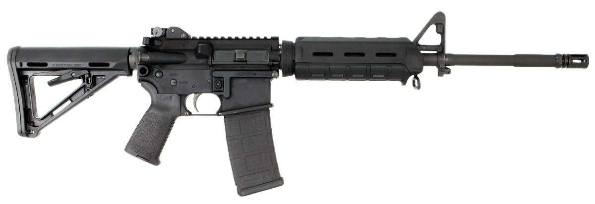 Próbując odszukać konstrukcję spełniającą oczekiwania Służby Więziennej odnaleźliśmy karabinek SIGM400 Enhanced. Łoże co prawda MAGPUL MOE, a nie MAGPUL SL, nie ma też powiększonej osłony spustu, jednak jako jeden z niewielu wyposażono go w integralne gniazdo QD na komorze spustowej / Zdjęcia: SIG Sauer