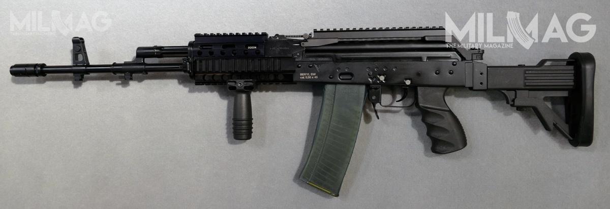 Samopowtarzalny karabinek Beryl-SW opracowany przez Łucznik specjalnie pod kątem postępowania Służby Więziennej. Polski producent nie ma w ofercie klona karabinka AR-15, stąd nie może wziąć udziału w toczącym się postępowaniu / Zdjęcie: Remigiusz Wilk