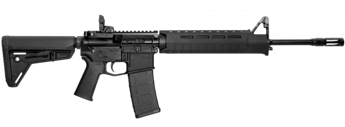 Wprowadzony na rynek w maju 2017 karabinek Smith & Wesson serii Military & Police, dosyć bliski oczekiwań Służby Więziennej – S&W M&P15 MOE SL MID MAGPUL SPEC SERIES. Blisko, ale eliminuje go brak integralnego montażu QD do pasa nośnego w komorze spustowej oraz masa powyżej 3 kg / Zdjęcie: S&W