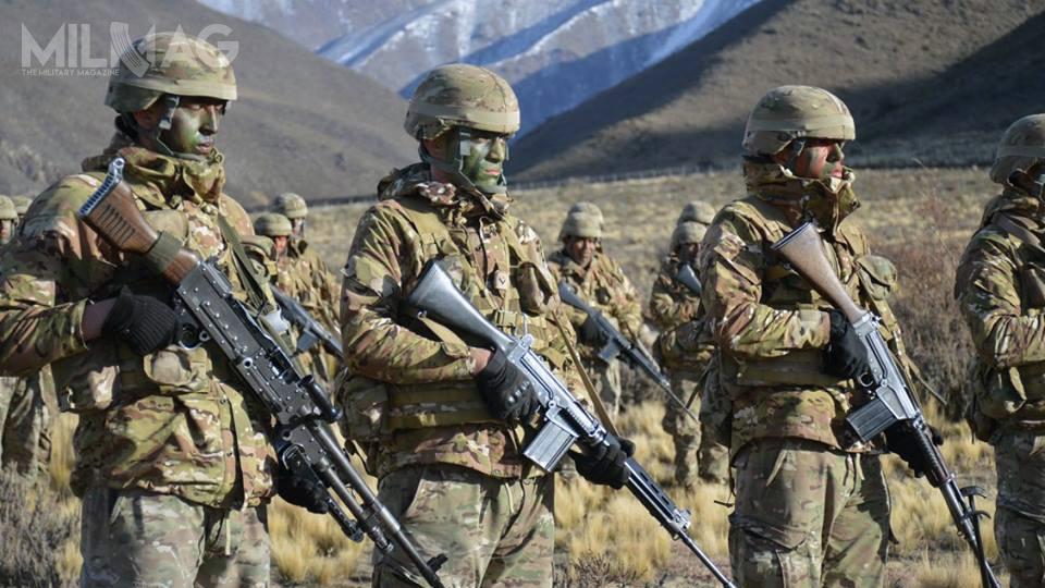 Argentyńczycy chcą zastąpić licencyjne karabiny FM FAL i pistolety Browning HP przez nowe włoskie konstrukcje – pistolety Beretta Px4 i karabiny Beretta ARX 200 / Zdjęcia: Ejercito Argentino