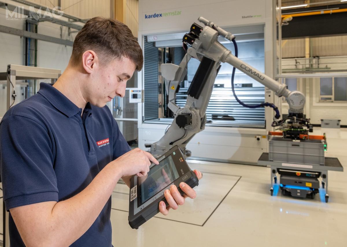 Wdrożona w zakładach BAE Systems Warton, inteligentna stacja robocza korzysta z systemu rozpoznawania operatorów urządzeń i automatycznie dostarcza im właściwe instrukcje za pomocą technologii pick by light