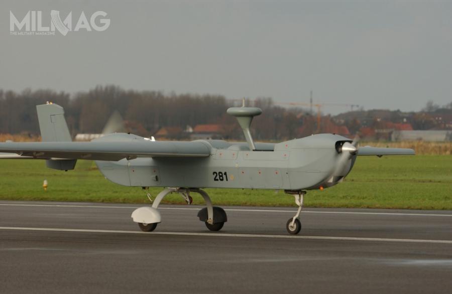 Belgijskie IAI B-Hunter są przypisane do 80. Eskadry Bezzałogowców i stacjonują w bazie lotniczej Florennes w prowincji Namur. Z dziewiętnastu zamówionych w Izraelu w 1998 statków i dostarczonych pomiędzy lipcem a grudniem 2002 (nr seryjne od 271 do 289, jeden testowy), cztery uległy wypadkom (w sierpniu 2000 testowy, w maju 2006, październiku 2006 i czerwcu 2010), a dwa skreślono ze stanu z innych przyczyn (w lipcu 2006 i czerwcu 2007) / Zdjęcia: Ministerstwo obrony Belgii
