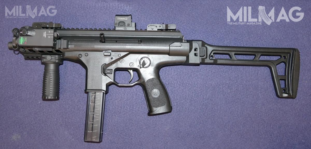 Zamówiony przez Korpus Karabinierów pistolet maszynowy Beretta PMX ma 175-mm kutą na zimno lufę z sześcioma bruzdami prawoskrętnymi o skoku 254 mm (10 cali). Prędkość wylotowa 115-gr/7,45-g pocisku amunicji 9 mm x 19 wynosi 400 m/s. Długość całkowita z kolbą rozłożoną 640 mm, z kolbą złożoną 418 mm. Szybkostrzelność teoretyczna 900 strz./min.