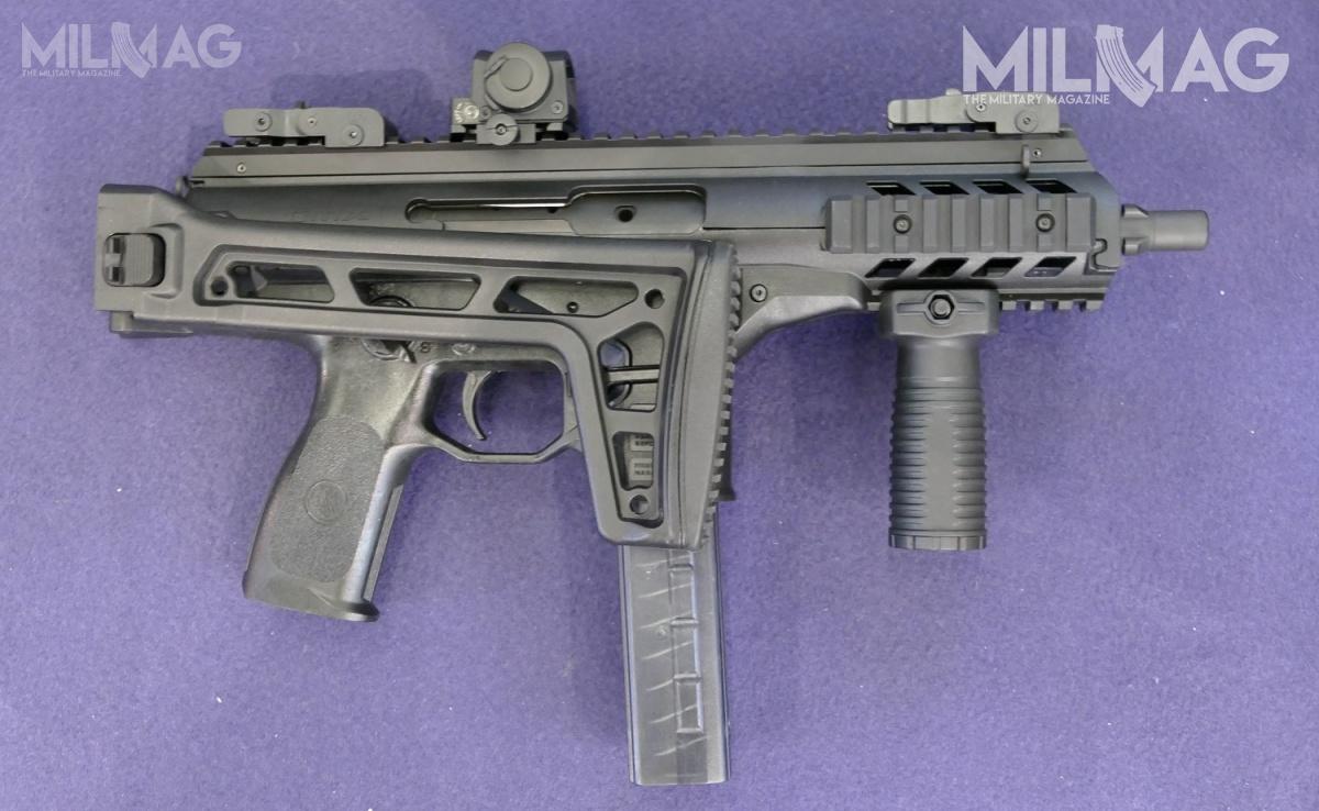 Masa pistoletu maszynowego Beretta PMX bez magazynka to 2,4 kg, z pustym 30-nabojowym magazynkiem z przezroczystego polimeru wynosi 2,5 kg, zaś załadowanej 2,76 kg. Oznacza to, że jest ona o kilogram lżejsza, niż poprzednik model M12S/M12-S2 / Zdjęcia: Remigiusz Wilk