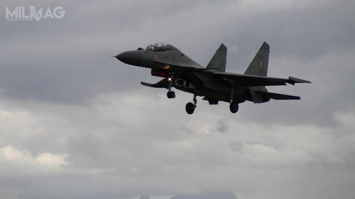 Prace nad pierwszymi wariantami BrahMos rozpoczęły się w 1998. Bazową konstrukcją był rosyjski pocisk manewrujący P-800 Oniks/Jachont. Od 2011 trwają prace nad budową pocisku następnej generacji, który otrzymał oznaczenie BrahMos-II (K), a 11 marca 2017 po raz pierwszy przetestowano wersję pocisku o wydłużonym zasięgu BrahMos-ER. Testowany BrahMos-A jest kolejną wersją rozwojową o zredukowanej masie 2,2 t.