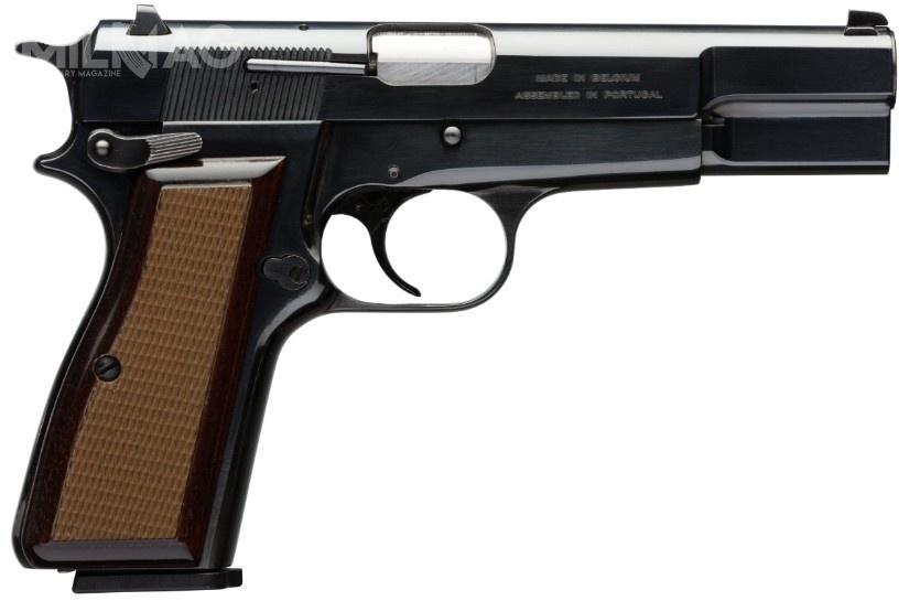 Na szczęście, o ile Browning zaprzestał produkcji samych pistoletów, o tyle części zamienne nadal będą wytwarzane. Na zdjęciu - Browning Hi-Power Standard, jeden z dwóch modeli oferowanych do niedawna przez BAC, wykończony polerowaną oksydą, oraz okładkami z drewna orzechowego. /Zdjęcie: Browning Arms Company