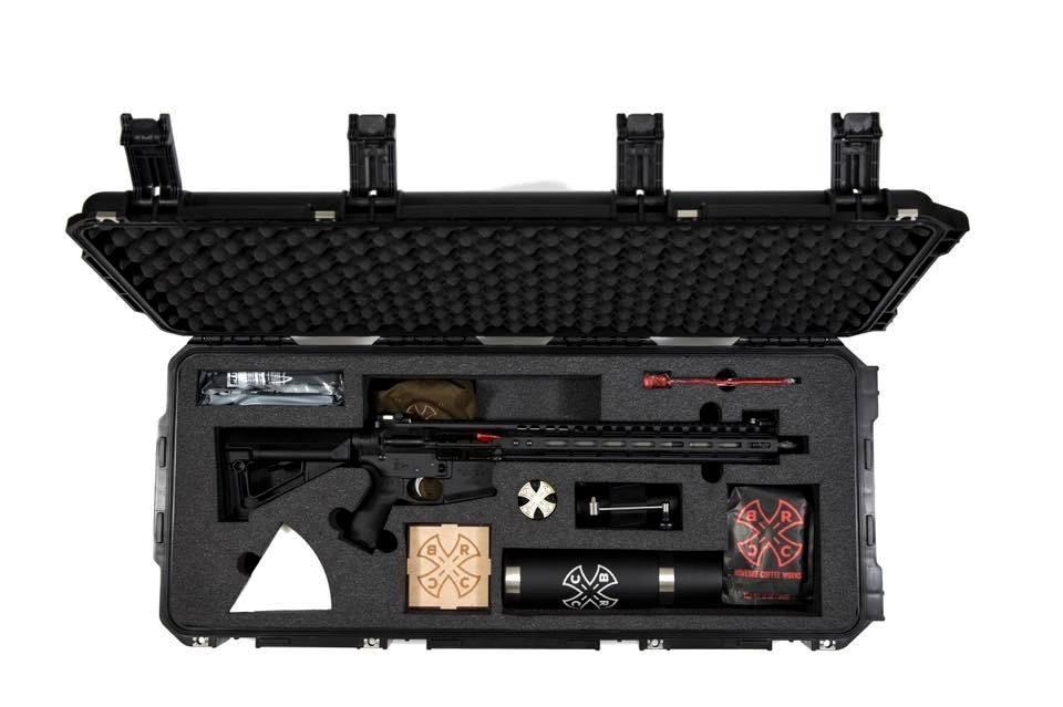 Poza zawartością skrzyni, przy zakupie odbiorca jako dodatek otrzymuje torbę na laptopa od Magpul Industries. /Zdjęcia: Noveske Rifleworks