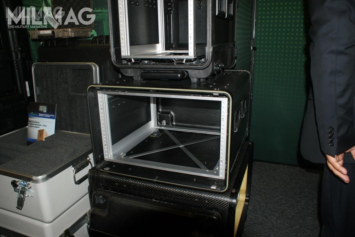 Skrzynie ECS wyróżnia system redukcji drgań i wstrząsów oparty o gumowe amortyzatory. Poziom tłumienia można regulować poprzez dodanie lub odjęcie poduszek.