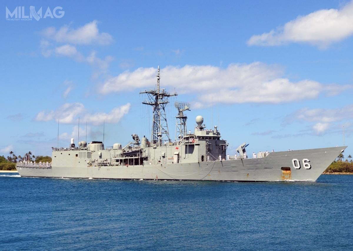 HMAS Newcastle (FFG 06) weszła do służby 11 grudnia 1993. W latach 1999-2000 został rozmieszczony w rejonie Timoru Wschodniego, a w 2002-2003 i 2005 Zatoki Perskiej. W listopadzie 2006 jednostka uczestniczyła w ewakuacji obywateli australijskich podczas przewrotu na Fidżi. Okręt ma zostać wycofany w 2019. /Zdjęcia: US Navy.