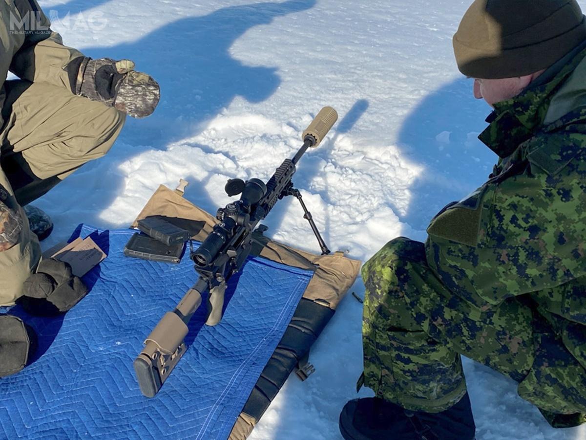 Colt Canada C20 przeszedł pełne badania kanadyjskich sił zbrojnych zgodnie ze standardem NATO D/14 dotyczącym bezpieczeństwa, działania w ekstremalnych temperaturach i żywotności. Podczas prób oddano z broni 8000 strzałów bez żadnego zacięcia. / Zdjęcia: Departament Obrony Narodowej