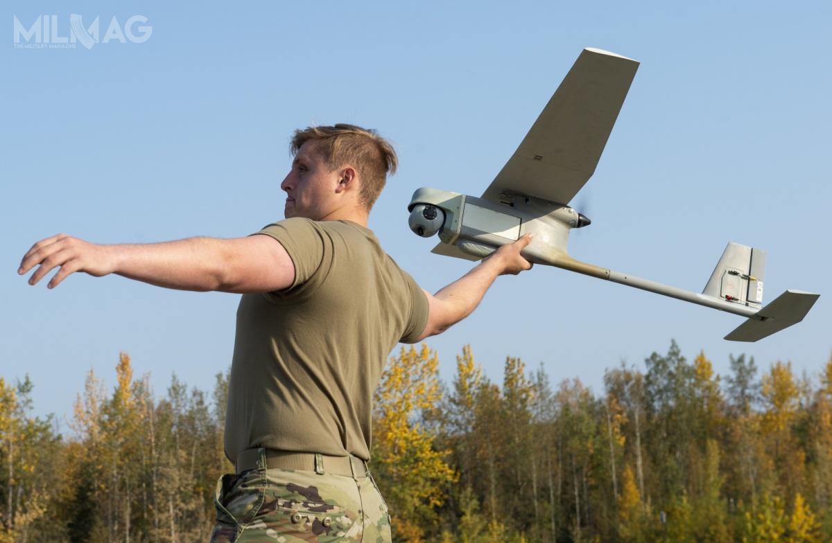 Obecnie, wojska lądowe Republiki Czeskiej dysponują sześcioma zestawami amerykańskich rozpoznawczych bsl AeroVironment RQ-11 Raven oraz dziesięcioma większymi Boeing Insitu ScanEagle / Zdjęcie: Departament Obrony USA