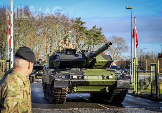 W nazwie Leopard 2A7V, litera V pochodzi od słowa „Verbessert”, co oznacza „ulepszony”. Zmodernizowane czołgi wejdą na wyposażenie dwóch batalionów pancernych Pułku Dragonów Jutlandzkich / Zdjęcie: Forsvaret danske