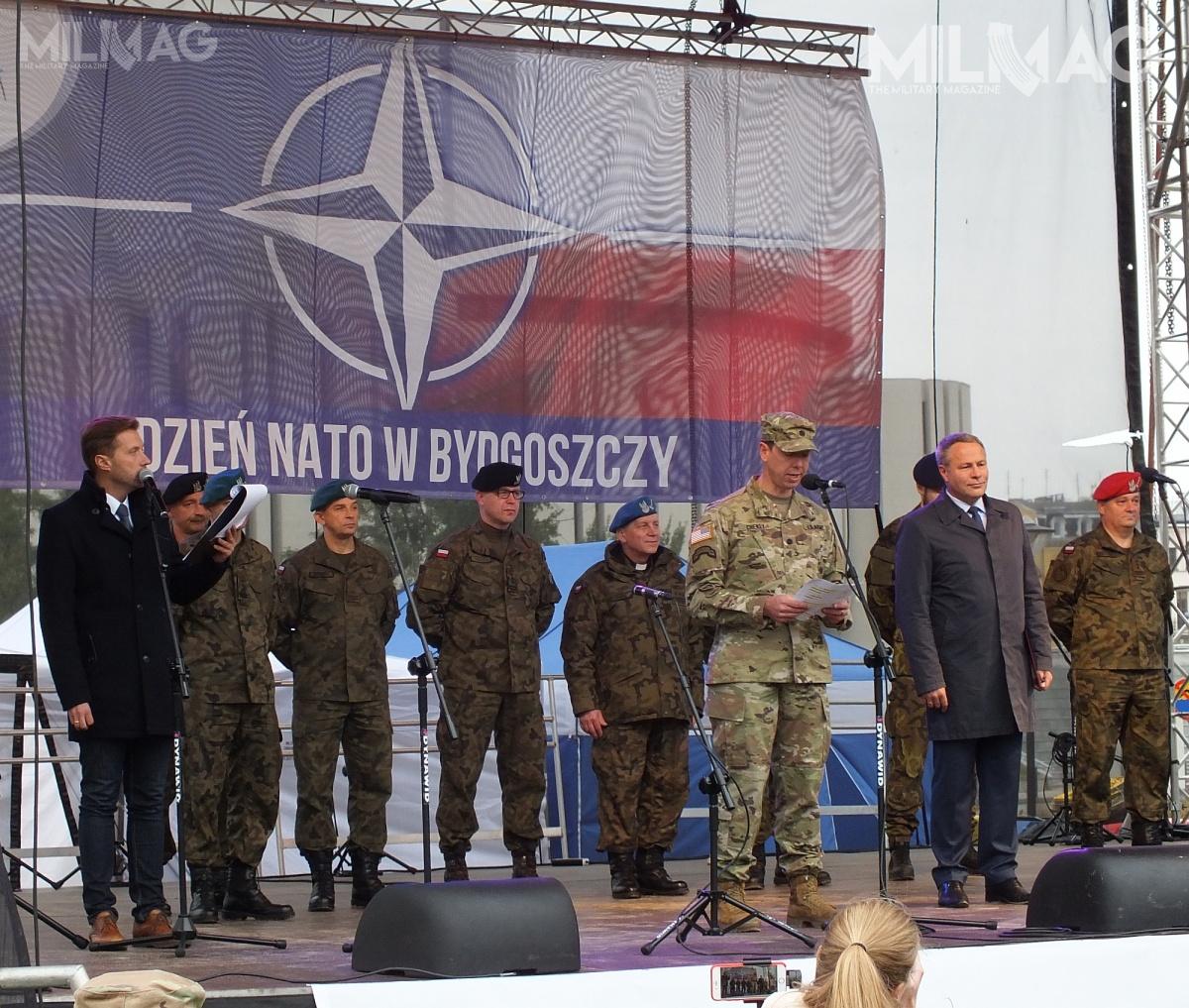 Uroczyste otwarcie festynu uświetnił obecnością m.in. prezydent miasta Rafał Bruski, dowódcy stacjonujących w Bydgoszczy na stałe jednostek NATO oraz przedstawiciele bydgoskich jednostek wojskowych