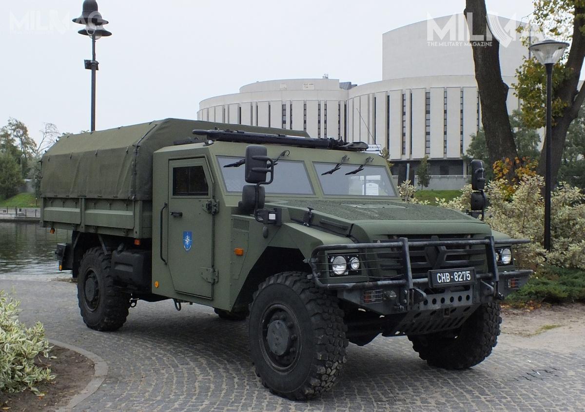 3. Batalion Łączności NATO zaprezentował systemy łączności TSGT 3G (Transportable Satellite Ground Terminal), którego transport i działanie jest oparty na wozach Renault Sherpa 3 / Zdjęcia: Krzysztof Winiecki