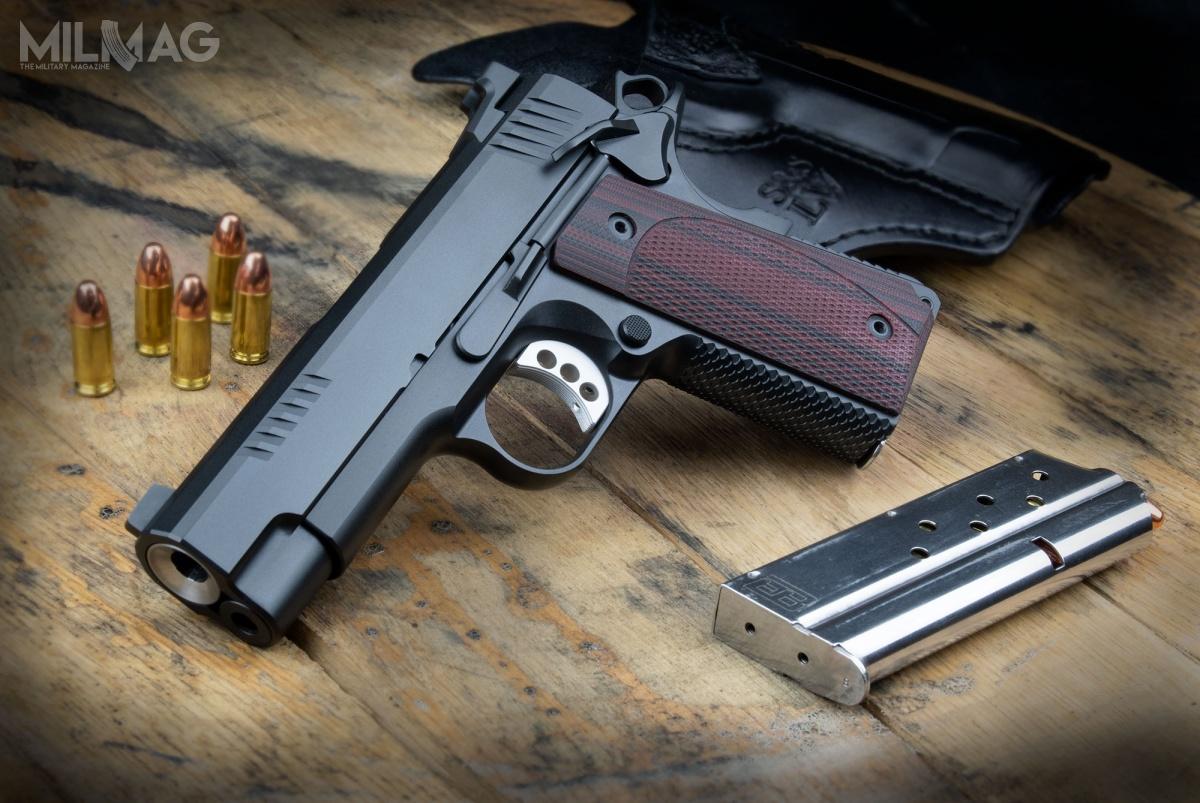 Producent kieruje EVO-CCO9 do odbiorców noszących broń na co dzień, co zdają się potwierdzać przyrządy mechaniczne z wkładkami trytowymi. /Zdjęcia: EBP