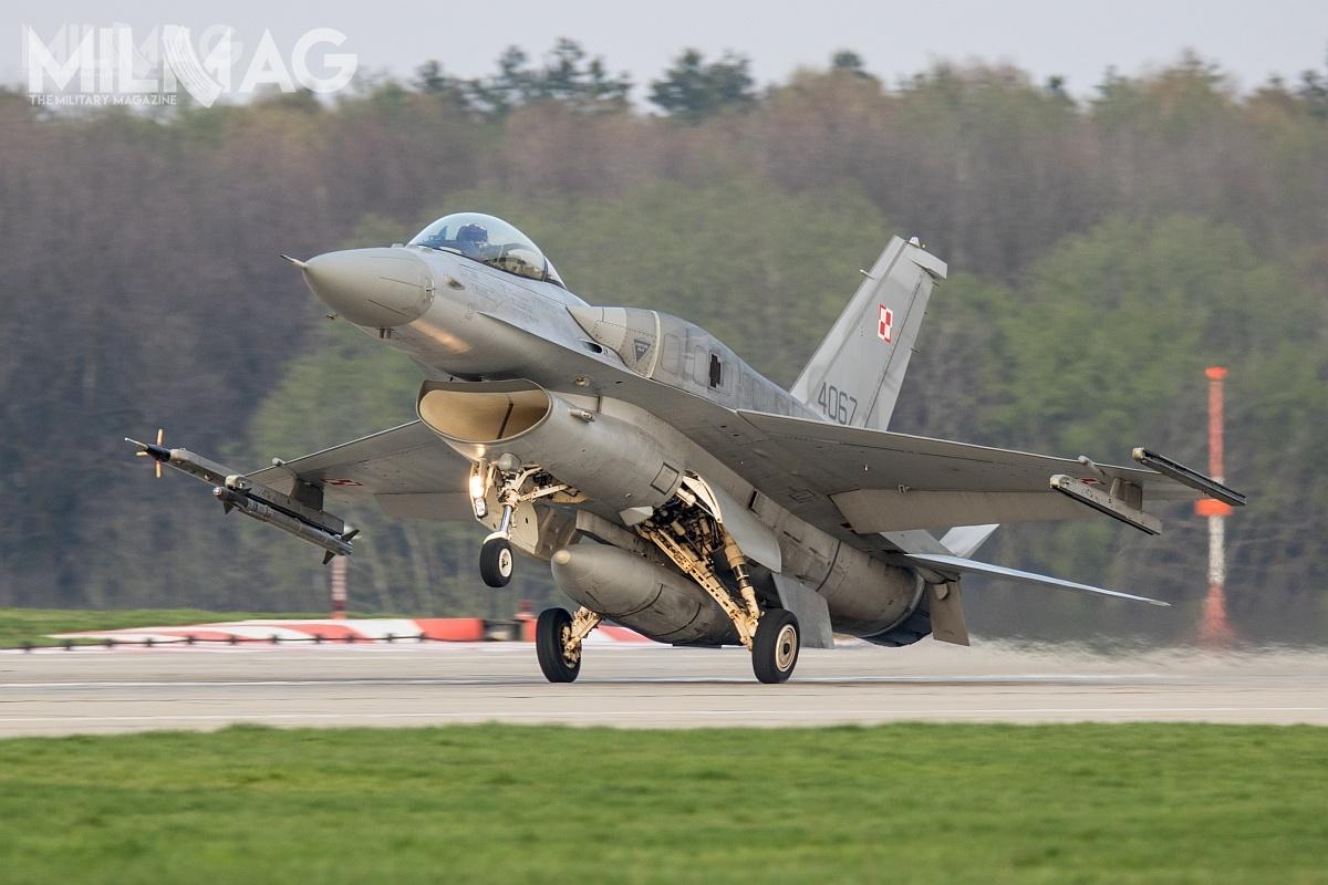 Polska zakupiła wraz z samolotami wielozadaniowymi F-16C/D Block 52+ pociski powietrze-powietrze AIM-9X Block oraz AIM-120-C5. Później zamówiono zmodernizowane i unowocześnione AIM-9X Block II i AIM-120-C7. / Zdjęcie: Michał Adamowski