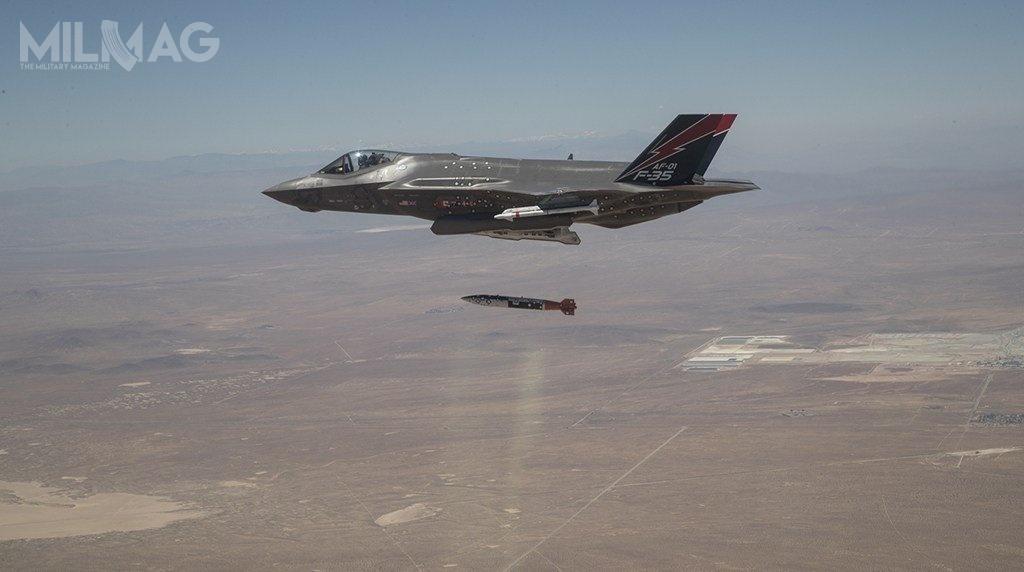  F-35A będzie jednym z siedmiu typów samolotów, które będą przenosić kierowane bomby nuklearne B61-12. Uzbrojenie tego typu będzie udostępnianie sojusznikom z Belgii, Niderlandów, Niemiec, Włoch i Turcji