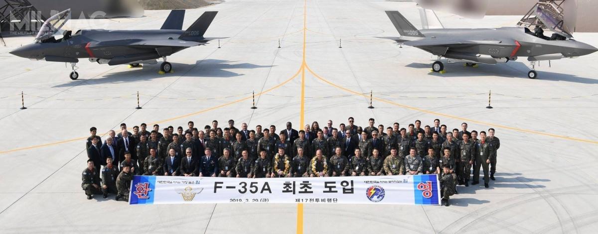 W powitaniu obu samolotów uczestniczyli przedstawiciele wojsk lotniczych Korei i USA, koncernu Lockheed Martin, Ambasady USA, a także południowokoreańskiej agencji ds. zakupów wojskowych DAPA (Defense Acquisition Program Administration)