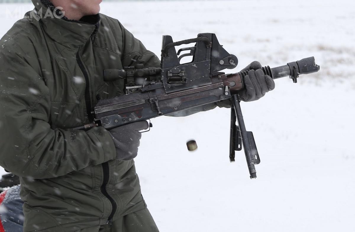 Dzięki zmniejszeniu masy broni z 15,3 do 8 kg, możliwe jest prowadzenie ognia seryjnego z granatnika automatycznego z ręki. Broń ma być zasilana z 6-nabojowego magazynka pudełkowego lub 29-nabojowej taśmy amunicyjnej