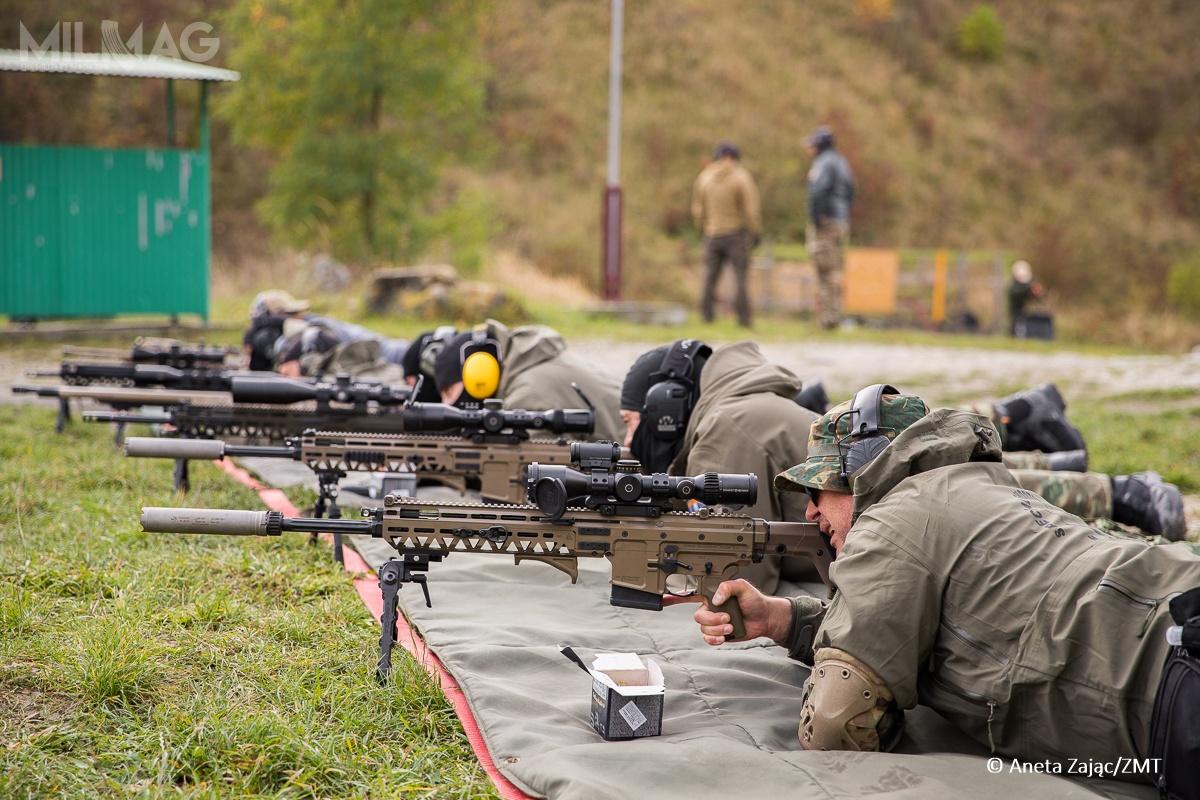 Podczas wizyty w Skotnikach Małych, przedstawiciele ZMT zaprezentowali greckim gościom System Broni Modułowej MWS-25 (SKW .308) w różnych wariantach ukompletowania / Zdjęcia: Aneta Zając, ZMT