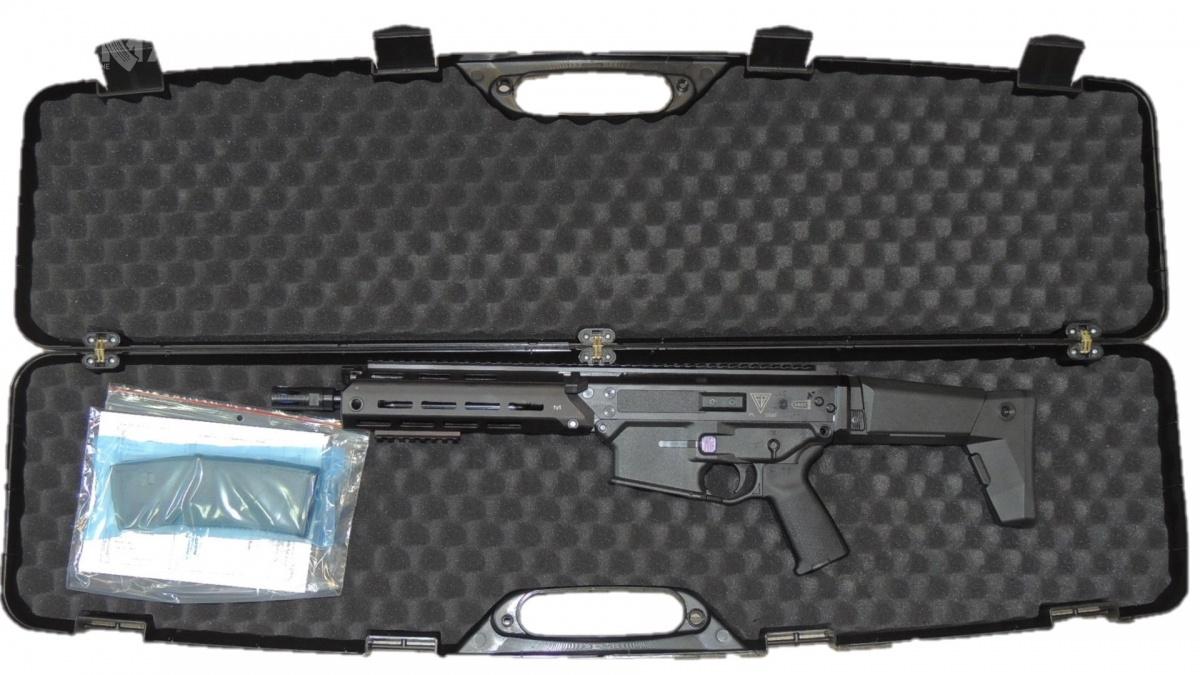 Grot S10 to długo wyczekiwana sportowa odmiana MSBS-5,56K ze skróconą lufą o długości 10,5 cala (267 mm). Dzięki temu broń jest krótsza, bardziej poręczna i lepiej sprawdzi się w niektórych formułach strzelectwa dynamicznego.