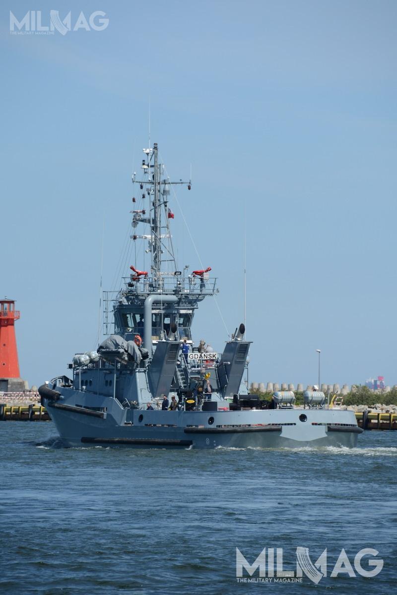 Pierwsze wyjście w morze holownika H-2 Mieszko. Po zaplanowanych na około tydzień próbach morskich, będzie można przystąpić do kolejnego etapu, czyli prób zdawczo-odbiorczych. Pomyślne zakończenie tych ostatnich pozwoli na przekazanie jednostki zamawiającemu / Zdjęcia: Przemysław Gurgurewicz