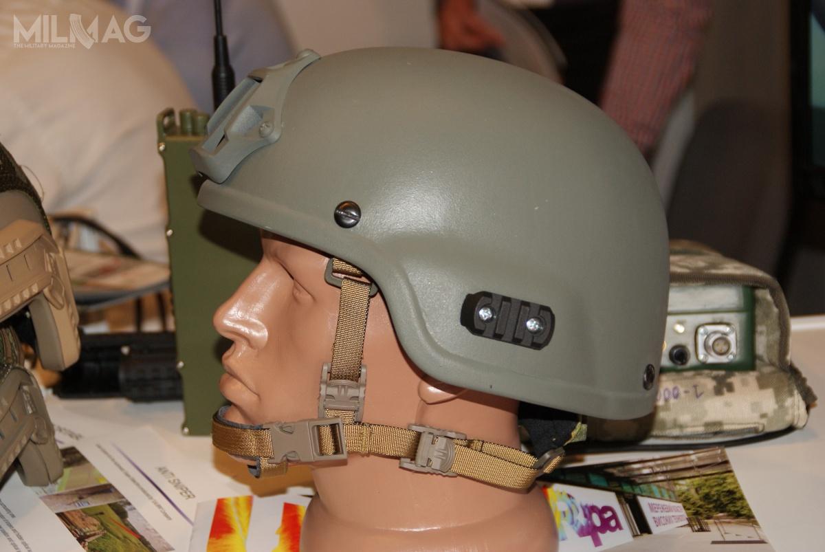 Hełm TOR z krótką szyną montażową.