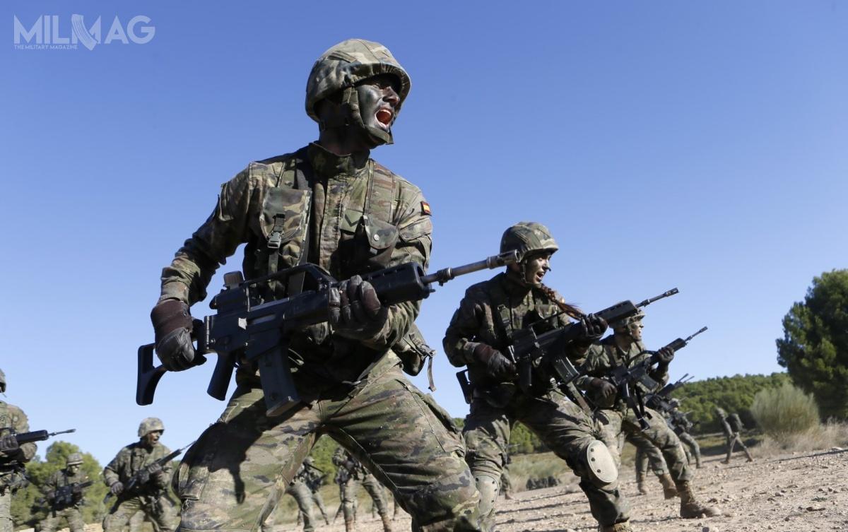 Hiszpańskie wojska lądowe rozpoczęły postępowanie dotyczące modyfikacji używanych karabinków G36. Broń ma być wyposażona w celowniki optoelektroniczne i wsporniki montażowe. / Zdjęcie: El Ejército de Tierra