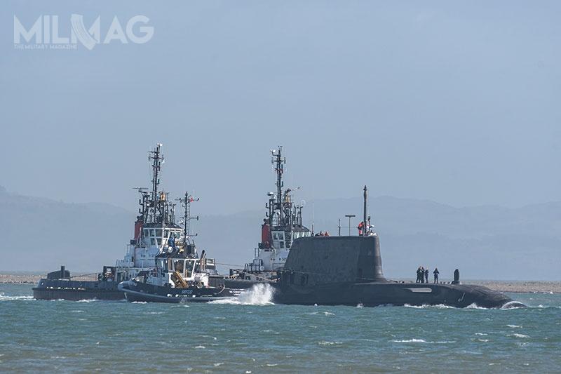 HMS Audacious został zamówiony 28 sierpnia 2006 za równowartość 1,492 mld GBP (7,65 mld zł). Okręt wypiera 7800 ton pod wodą, ma 97 m długości i 11,3 m szerokości. Napęd zapewnia reaktor wodny ciśnieniowy Rolls-Royce PWR2 Core H i 600-kilowatowy generator wysokoprężny MTU. Jego uzbrojeniem, oprócz 533-mm ciężkich torped BAE Systems Spearfish (Naval Staff Target 7525), są pociski manewrujące UGM-109 Tomahawk Block IV / Zdjęcie: BAE Systems Maritime – Submarines