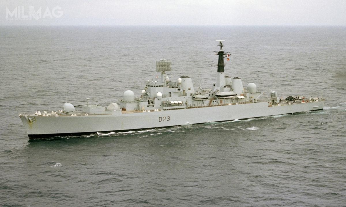 Niszczyciel HMS Bristol (D23) typu 82, w ramach zgrupowania Royal Navy Task Force, brał udział w działaniach zbrojnych w wojnie z Argentyną o Falklandy w 1982. Razem z mniejszymi niszczycielami typu 42 Sheffield odpalili łącznie osiemnaście pocisków przeciwlotniczych Sea Dart, nie zadając szkód lotnictwu argentyńskiemu. / Zdjęcie: US Navy