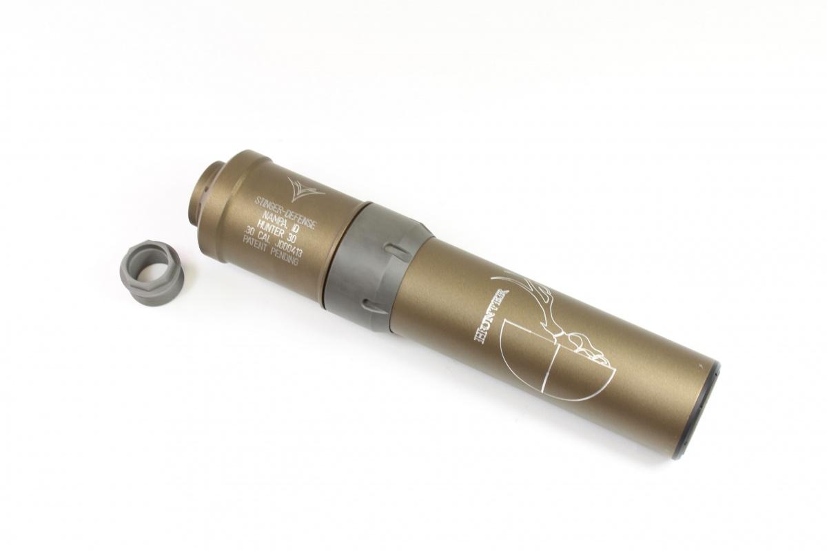 Hunter jest o ok. 1/3 lżejszy od swojego pierwowzoru, dzięki zastosowaniu aluminiowego płaszcza. Pozwala to jednak jedynie na współpracę z bronią powtarzalną.