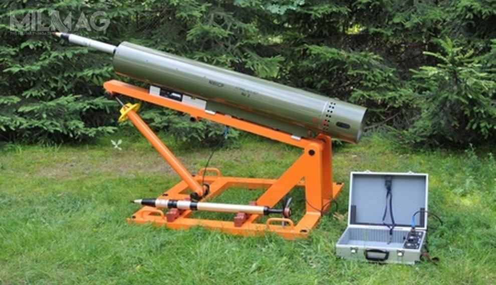Bazą dla imitatorów ICP-1 i ICP-R są niekierowane pociski rakietowe S-8. Zastąpiły one rakiety oświetlające FLG-5000, wyprodukowane jeszcze w b. NRD /Zdjęcie: Instytut Techniczny Wojsk Lotniczych