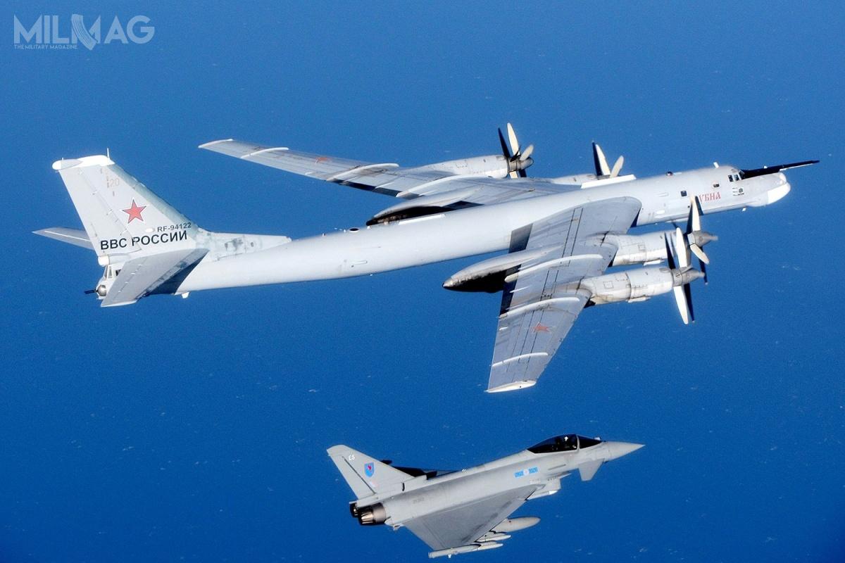 Brytyjskie królewskie wojska lotnicze RAF (Royal Air Force) dysponują samolotami przechwytującymi Eurofighter Typhoon FGR4 czy wdrażanymi wielozadaniowymi F-35B Lightning II, natomiast Irlandzki Korpus Lotniczy nie może przeciwdziałać takim incydentom / Zdjęcie: RAF