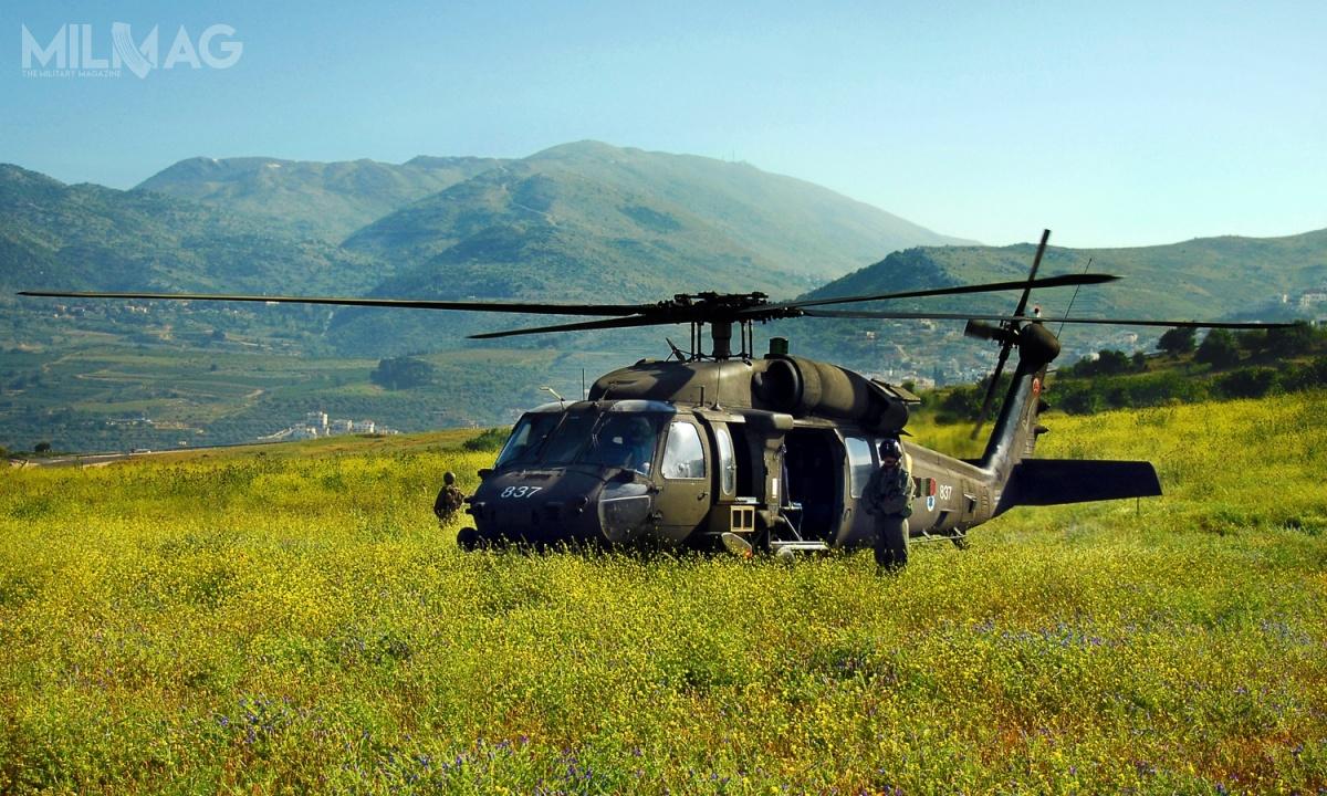 Black Hawki (pierwsza partia 24 UH-60A) weszły na wyposażenie izraelskich wojsk lotniczych w sierpniu 1994 jako następcy śmigłowców Bell 212 Anafa. W sierpniu 2002 odebrano pierwsze z 24 ulepszonych UH-60L / Zdjęcie: Chejl ha-Awir