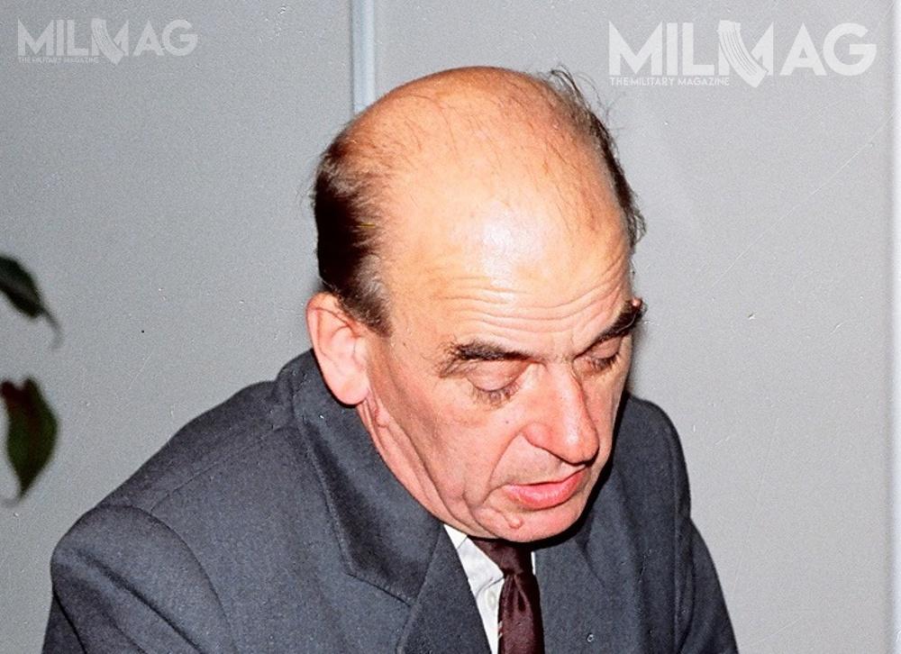 Andrzej Jęczmyk (1936-2017), pierwszy dyrektor utworzonego w 1972 Ośrodka Badawczo-Rozwojowego Radom (powstawały tam nowe konstrukcje strzeleckie, w tym karabinki Lantan, AKMS wz. 1980, broń do amunicji 5,45 mm x 39 i 5,56 mm x 45) i ostatni główny konstruktor Zakładów Metalowych Łucznik / Zdjęcie: Zbigniew Gwóźdź