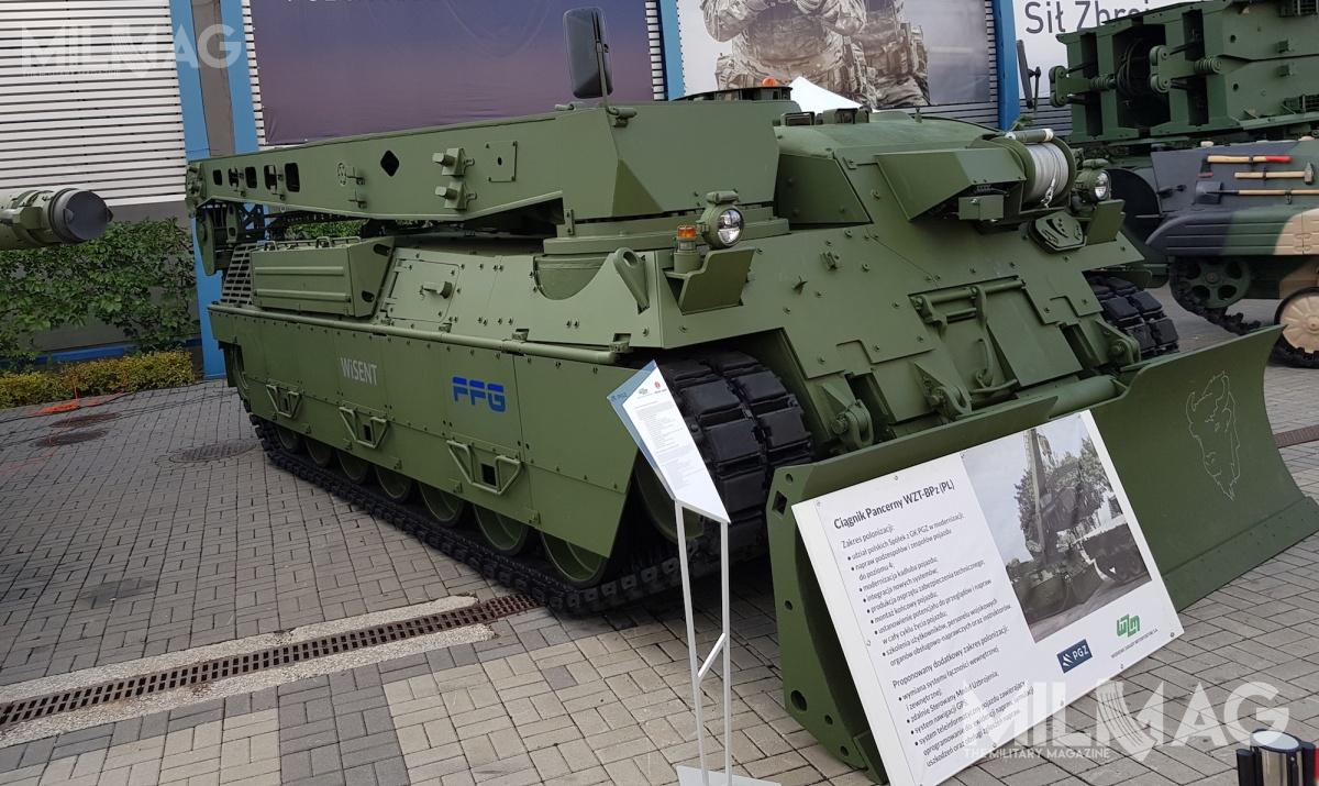 Ciężki, gąsienicowy wóz zabezpieczenia technicznego o kryptonimie Kajman ma wspierać czołgi i inne pojazdy gąsienicowe. Obecnie w pododdziałach zabezpieczenia technicznego Wojsk Lądowych wykorzystywane są pojazdy typu WZT-2, WZT-3 i Bergepanzer 2. Jednym z potencjalnych kandydatów jest Bergepanzer WiSENT 2 promowany w Polsce jako Ciągnik Pancerny WZT-BPz (PL) przez FGG Flensburger Fachrzeugbau Gesselschaft wspólnie z WZM i PGZ / Zdjęcie: Jakub Link-Lenczowski