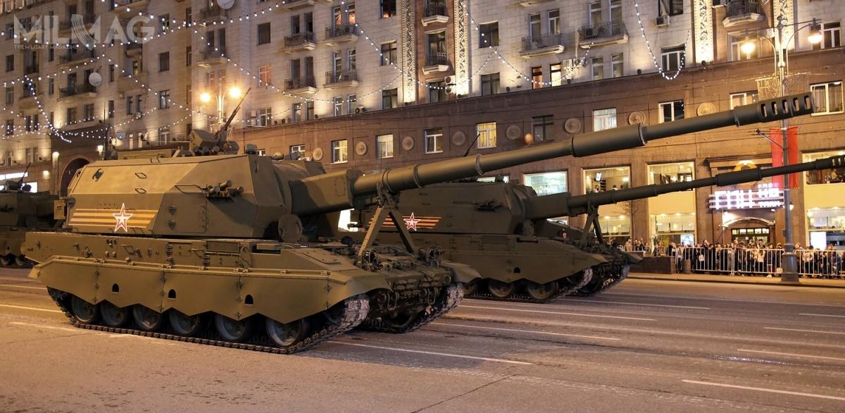 Armatohaubica samobieżna 2S35 Koalicja-SW została posadowiona na podwoziu czołgu T-90, a nie jak wcześniej planowano platformie nowej generacji Armata. Masa bojowa to około 48-52 t. W czerwcu 2016 ujawniono prototyp kołowego wariantu, 2S35-1 Koalicja-SW-KSz na podwoziu KamAZ-6560 8x8, a w listopadzie 2017 do Internetu wyciekło pierwsze zdjęcie. Nie wiadomo jednak, czy ten wariant również wejdzie do produkcji / Zdjęcie: Witalij W. Kuźmin