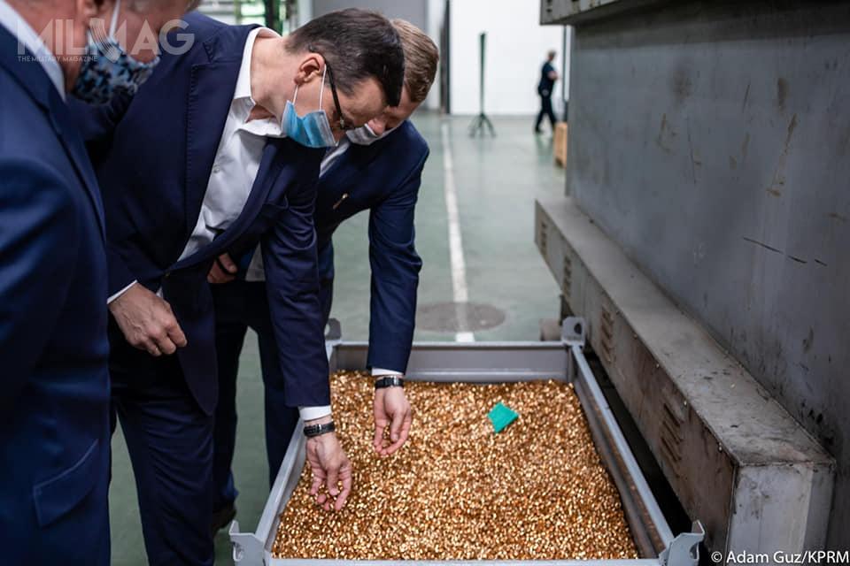 Podczas wizyty premiera Mateusza Morawieckiego w zakładach spółki Mesko w Skarżysko-Kamiennej padła zapowiedź kolejnej inwestycji Skarbu Państwa  / Zdjęcie: Adam Guz, KPRM