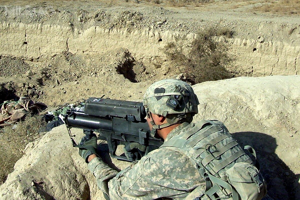 W październiku 2010 pięć modeli XM25 wysłano do Afganistanu, trafiły na wyposażenie żołnierzy 101. Dywizji Powietrznodesantowej. Granatniki zostały przetestowane pod kątem przydatności w działaniach bojowych, odporności na zmienne warunki atmosferyczne i taktyki użycia na szczeblu plutonu