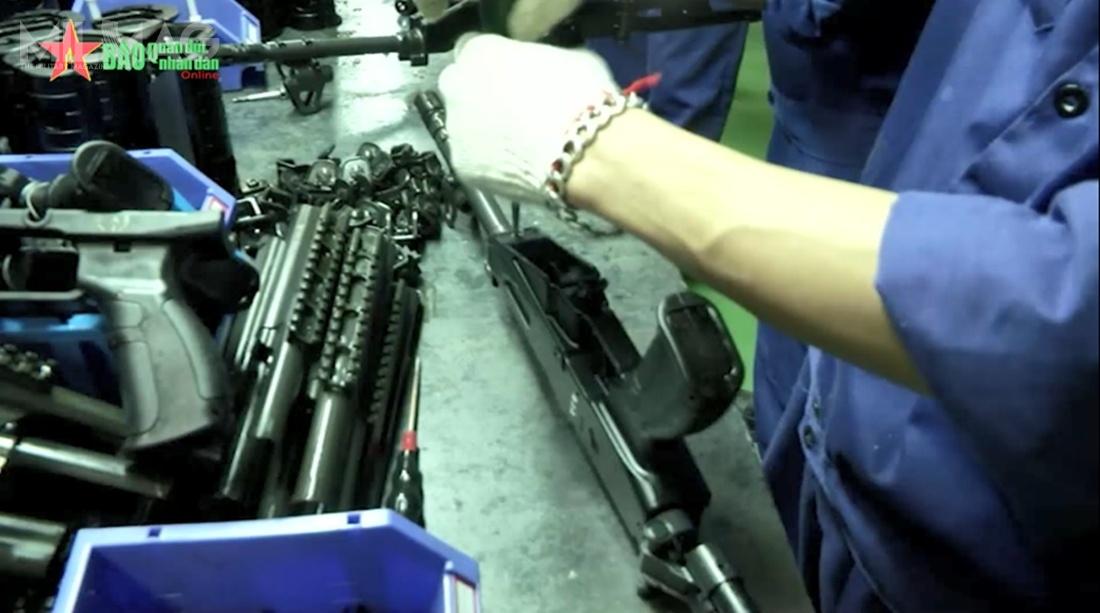 Produkcja karabinków Galil ACE w zakładach Z111 w Wietnamie / Zdjęcia: VNEWS i BAO