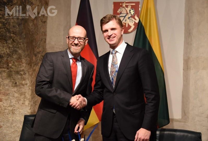 Porozumienie międzyrządowe sygnowali w Wilnie wiceminister obrony Litwy Giedrimas Jeglinskas i sekretarz stan przy ministerstwie obrony Niemiec dr Peter Tauber. / Zdjęcie: Ministerstwo obrony Litwy