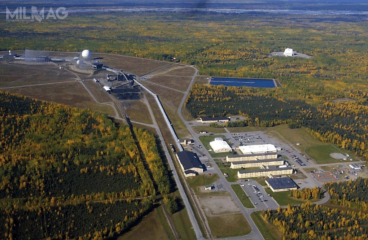 Budowa infrastruktury nowego posterunku radiolokacyjnego w bazie lotniczej Clear na Alasce dobiegła końca w czerwcu. Do budowy samego budynku radaru wykorzystano około 1800 t stali / Zdjęcie: US Army Corps of Engineers