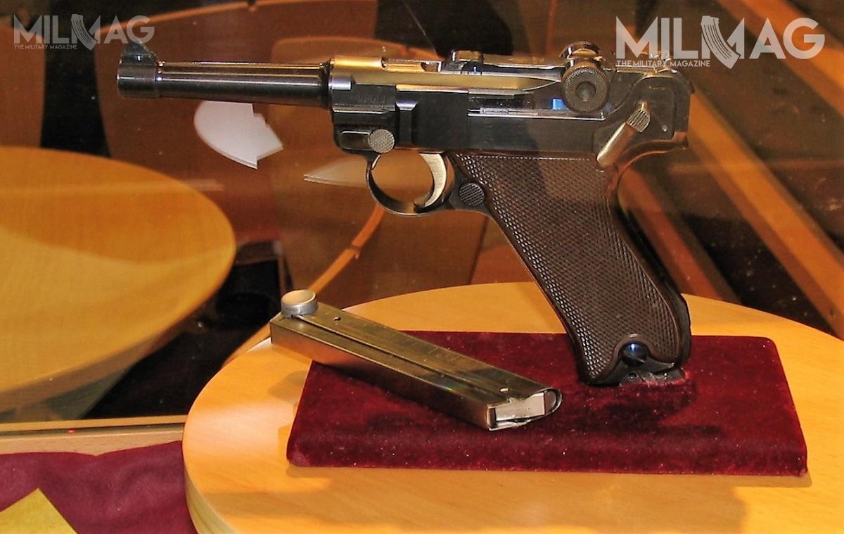 Pistolet Parabellum, nazywany też Lugerem to ikoniczna konstrukcja, która – obok Colta M1911 – do połowy XX wieku była symbolem pistoletu samopowtarzalnego / Zdjęcie: Remigiusz Wilk